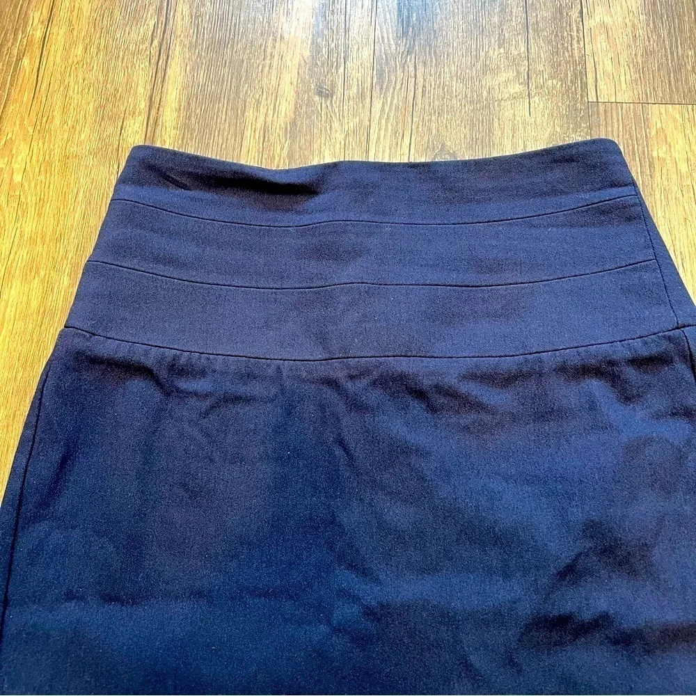 Venus Women’s Navy Blue Back Slit Pencil Skirt And Back Zipper Size 4
